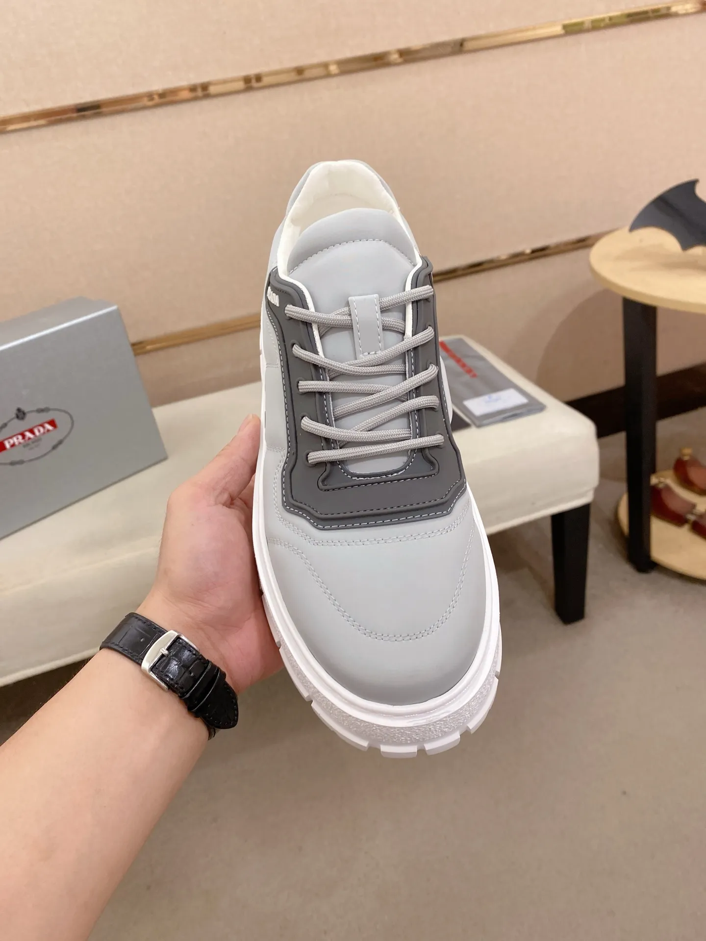 Factory price 580💰 ✔️✔️✔️High version High-quality new PRADA counters are on the market simultaneously, new men's shoes, 😘fabrics imported technological waterproof fabrics, made by pure handicrafts. Lining: Full cowhide lining. 👍🏿 High-end ☄️ air-cushion molded anti-slip rubber outsole, exquisite lines, simple and elegant, comfortable and high-end for leisure travel. Code number: 38 to 45